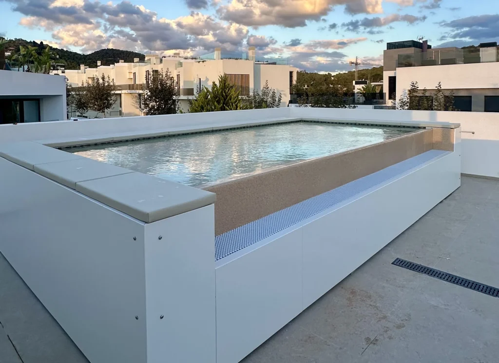 Dettaglio Piscina Linea Laghetto su balcone Dettaglio Piscina Linea Laghetto su balcone