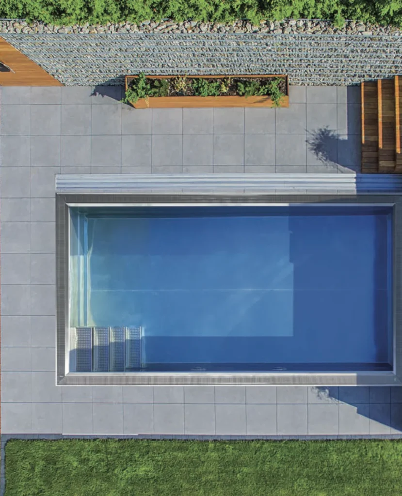 Piscina in acciaio inox vista dall'alto Piscina in acciaio inox vista dall'alto